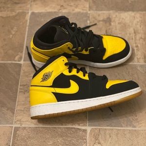 Jordan 1 mids